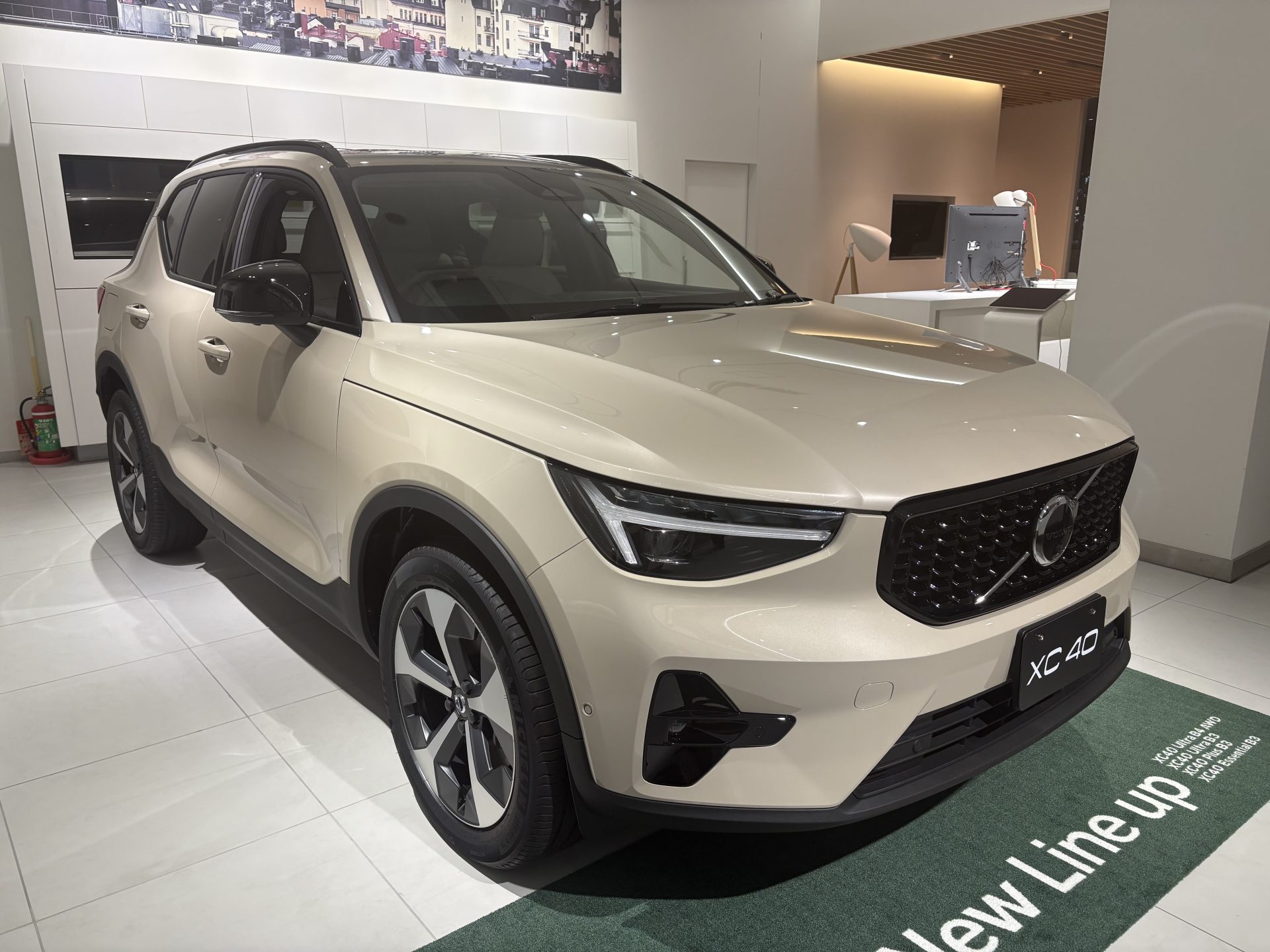 XC40 Ultra B4 AWD Dark Edition “Sand Dune”